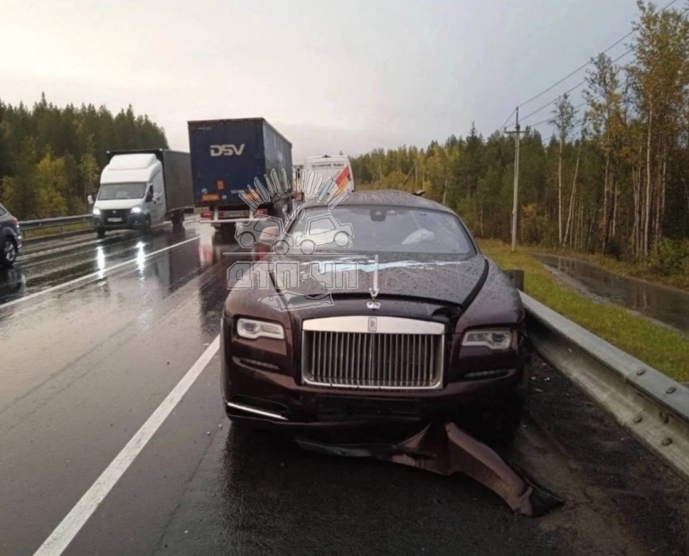 Лихач на «Роллс Ройсе» врезался в фуру в районе города Полярные Зори ·  Вечерний Мурманск