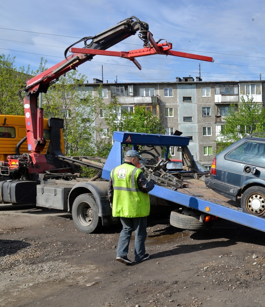 В Мурманске мешающий припаркованный транспорт будут эвакуировать · Вечерний  Мурманск